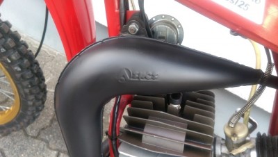 Ausppuff neu lackiert.jpg