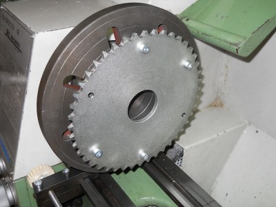 Planscheibe mit Aufnahme und Ritzel vorne.jpg